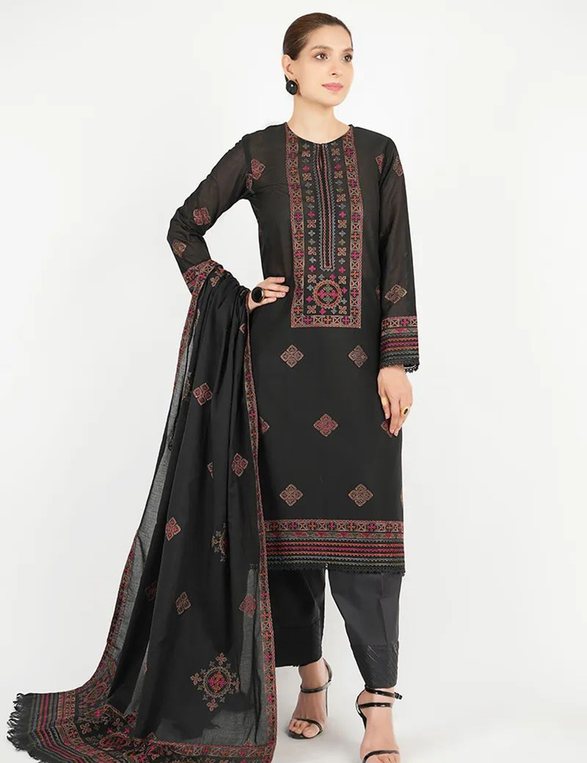 bareeza-lawn-suit-3-piece_1.jpg