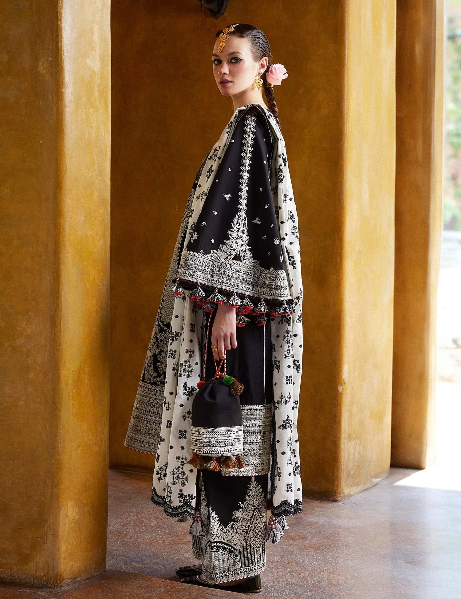 zarnish-3-piece-lawn-suit_4.jpg